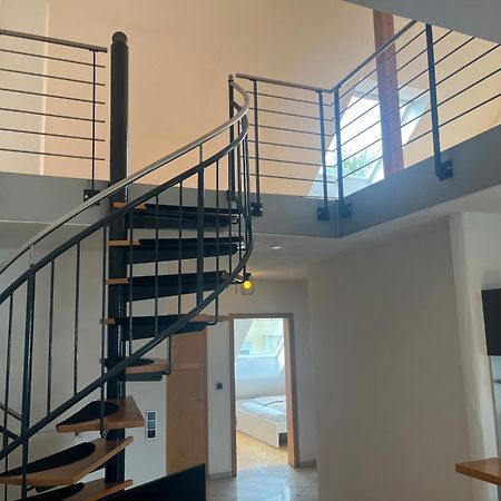 אוברנבורג אם מיין Schicke Helle Galeriewohnung מראה חיצוני תמונה