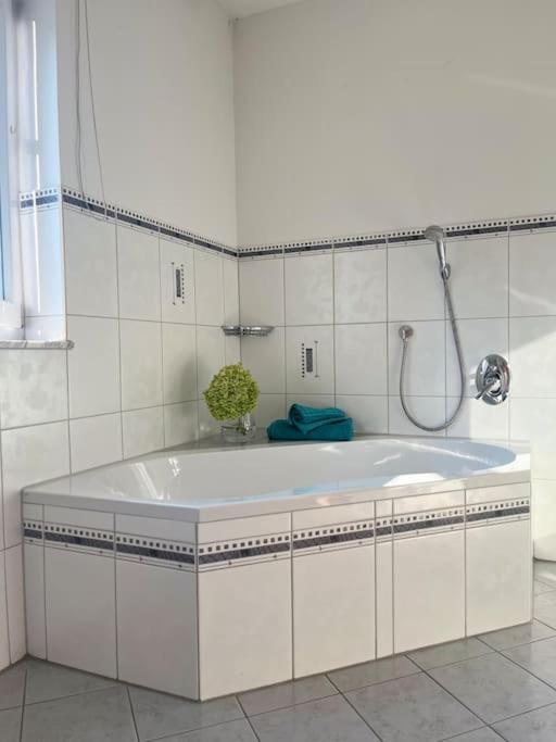 אוברנבורג אם מיין Schicke Helle Galeriewohnung מראה חיצוני תמונה