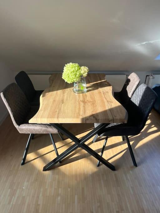 אוברנבורג אם מיין Schicke Helle Galeriewohnung מראה חיצוני תמונה